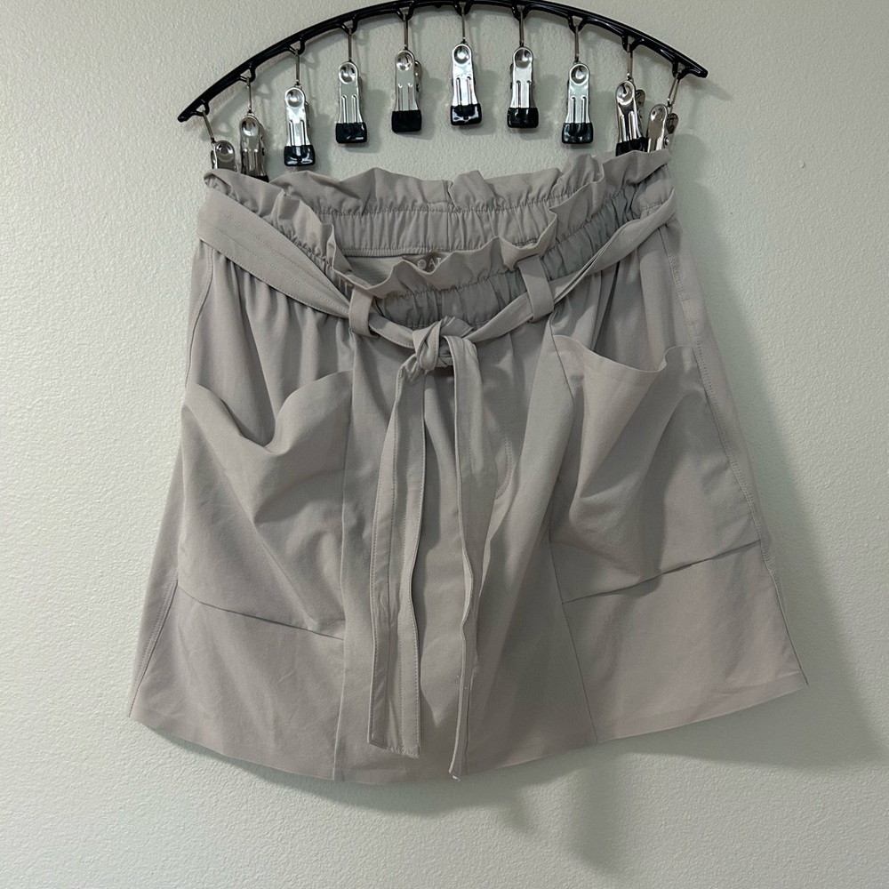 Athleta Skyline Skort "Paper Bag" Waist Khaki Stretch with Bow Size 6
